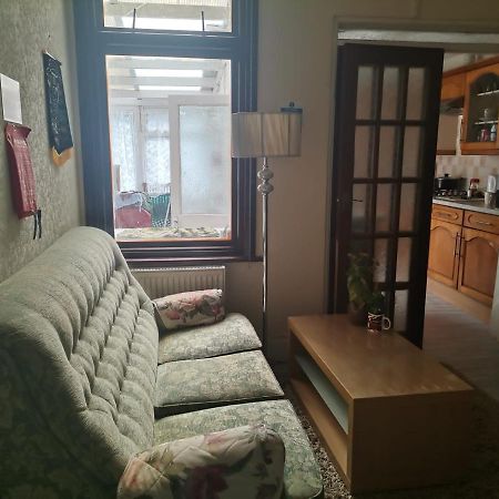 Double Room Available- London Seven Kings Seven Kings Train Station 伊尔福德 外观 照片