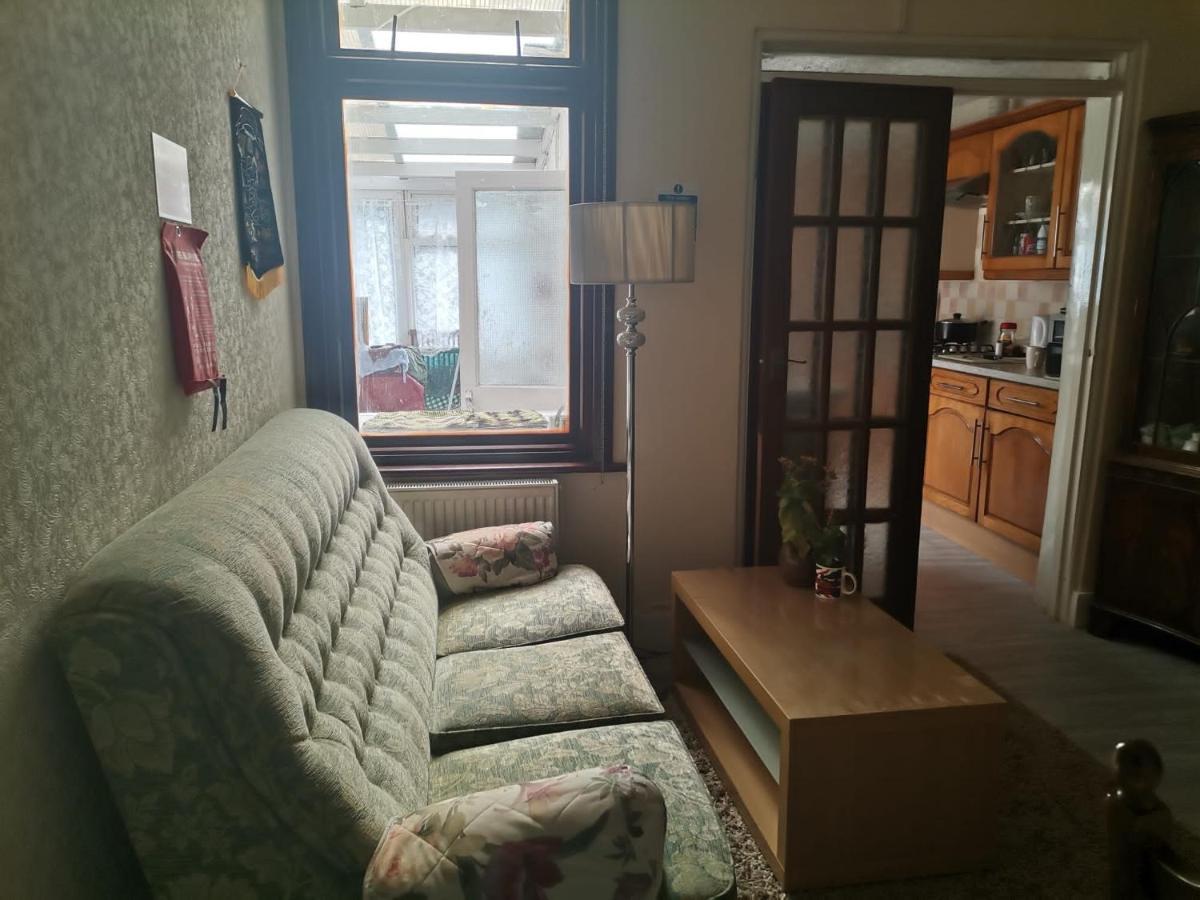 Double Room Available- London Seven Kings Seven Kings Train Station 伊尔福德 外观 照片